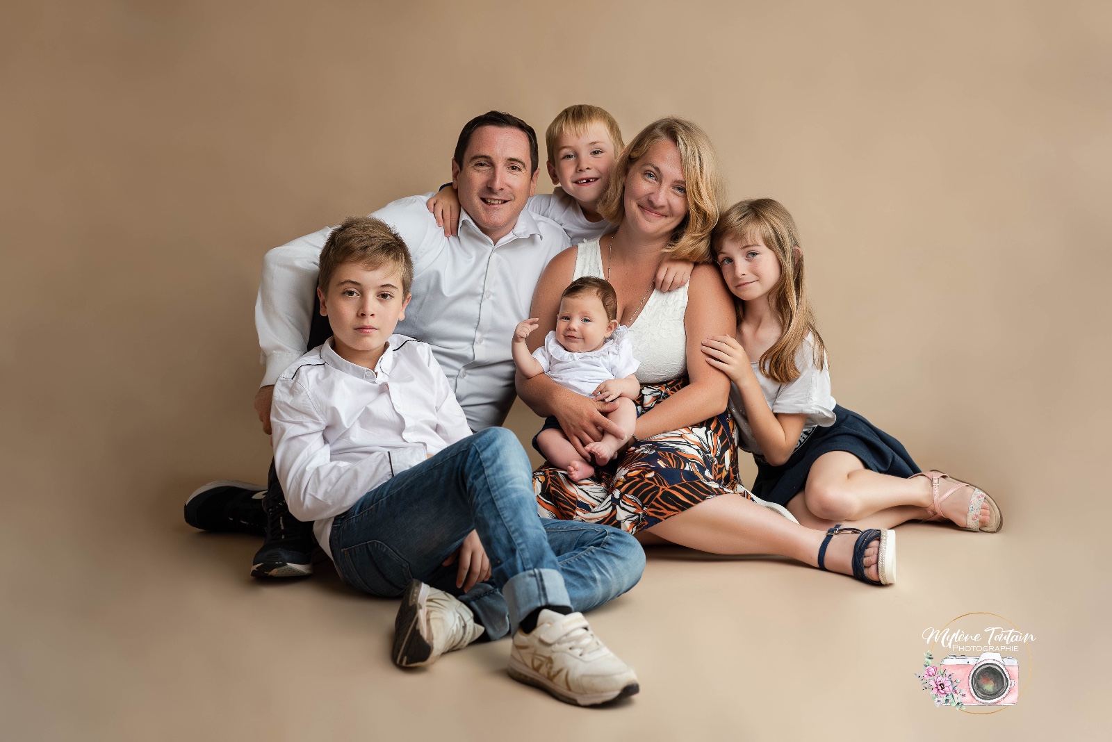 séance famille au studio Mylene Toutain photographe près de falaise